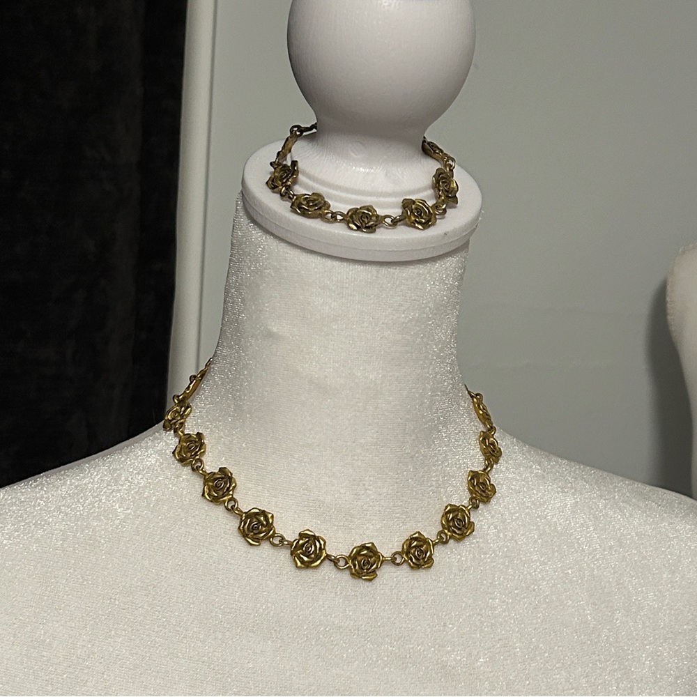 Vintage 90’s rosette necklace and bracelet set